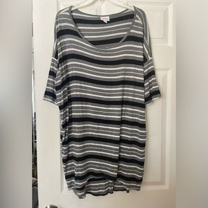 LuLaRoe Black/White/Gray Irma Size S Used